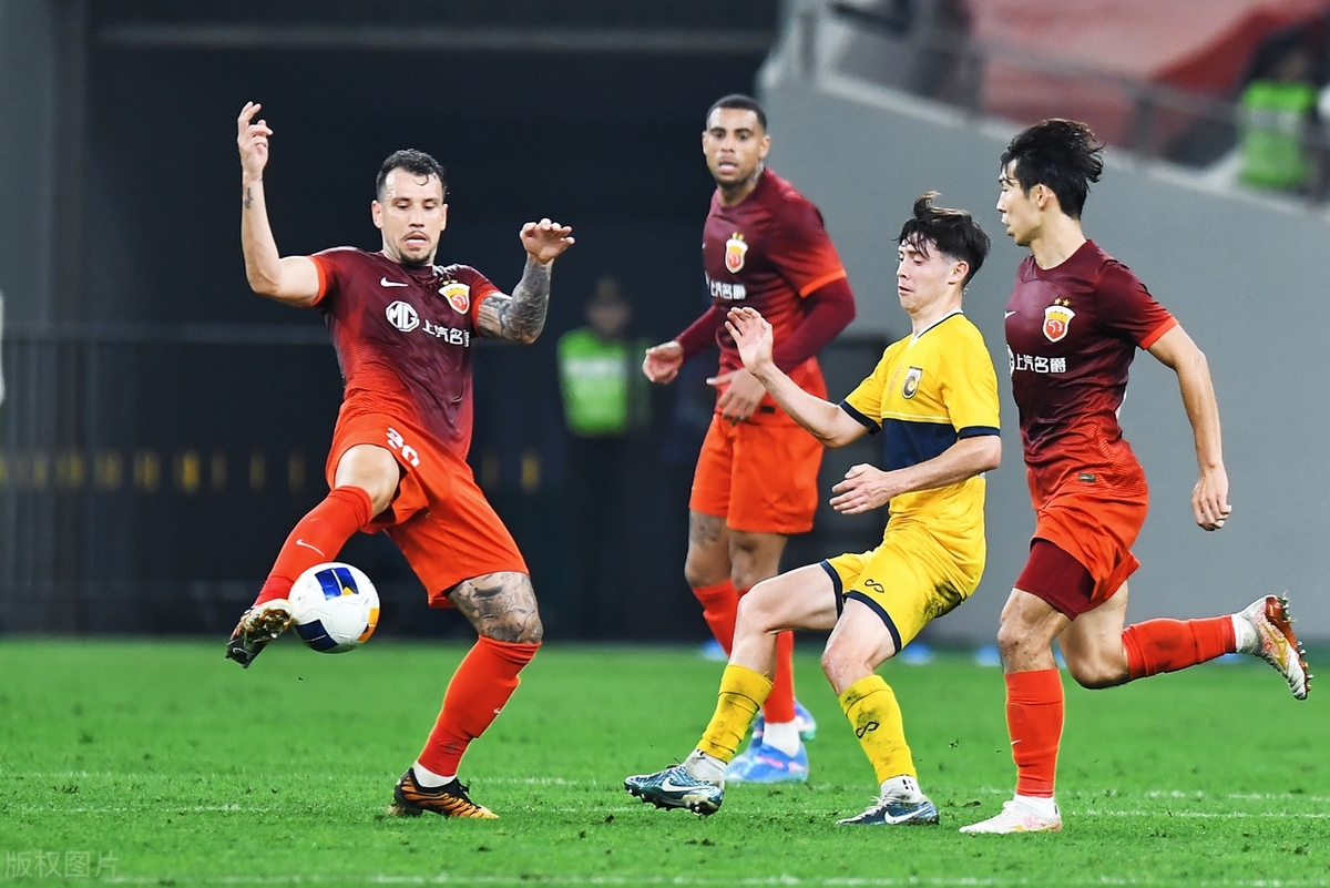博鱼体育官网app-赛地聚焦：国王杯集结日热度飙升，上海海港调整名单，气氛紧张，细节决定成败