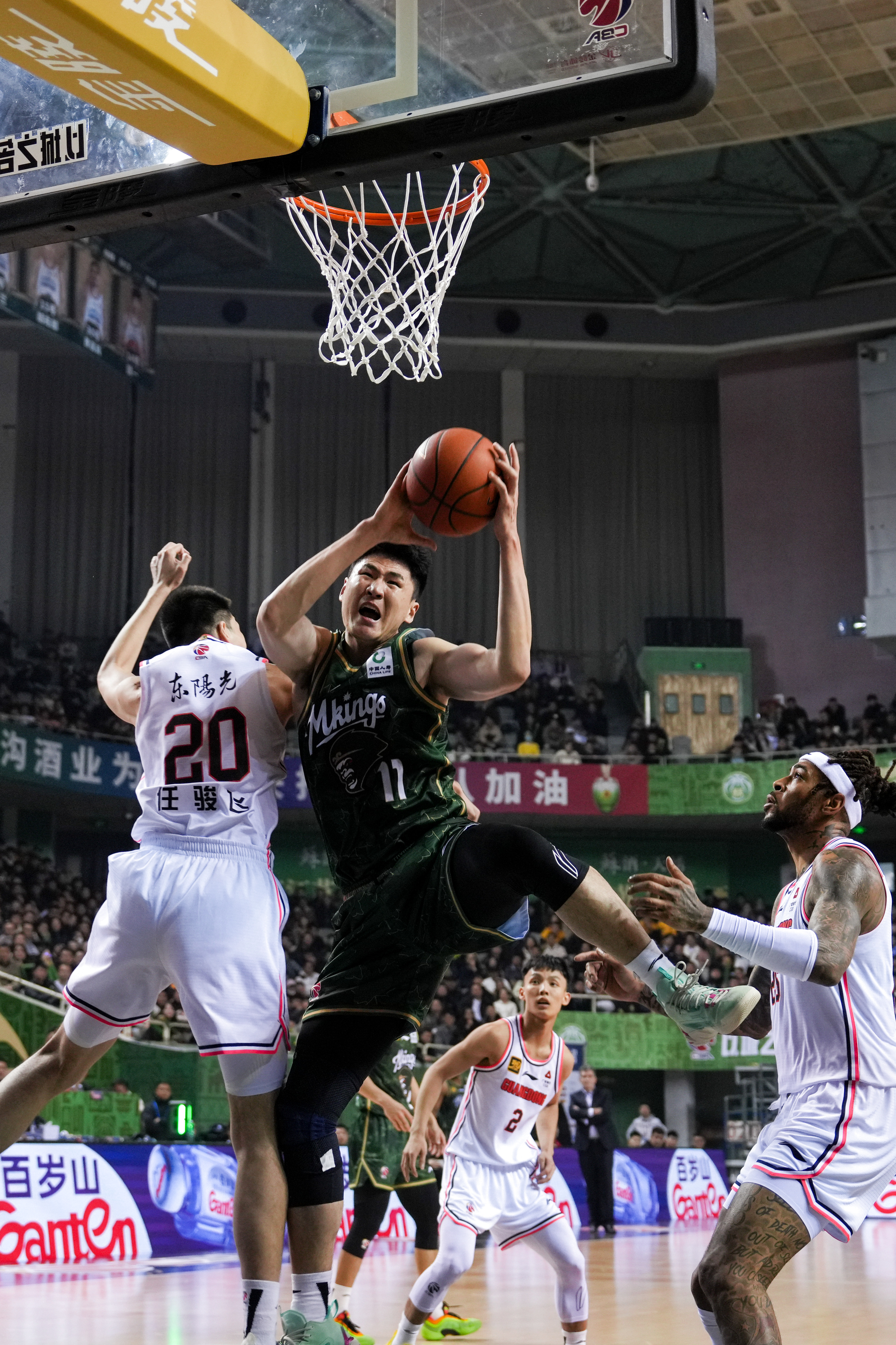 博鱼体育官网app-清晨体能课后；多伦多猛龙队长鼓劲备战CBA季后赛；底气十足；训练强度明显提升