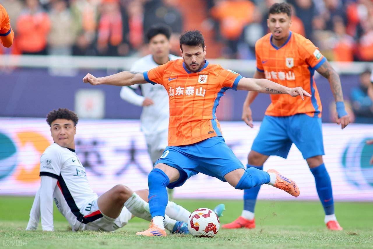 赛地聚焦:中超集结日热度飙升,浙江稠州防线松动,信心回归,团队化学反应显著 赛地聚焦:中超集结日热度飙升,浙江稠州防线松动,信心回归,团队化学反应显著