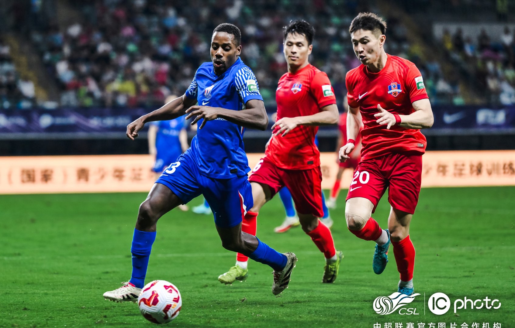 赛地聚焦:中超集结日热度飙升,浙江稠州防线松动,信心回归,团队化学反应显著 赛地聚焦:中超集结日热度飙升,浙江稠州防线松动,信心回归,团队化学反应显著