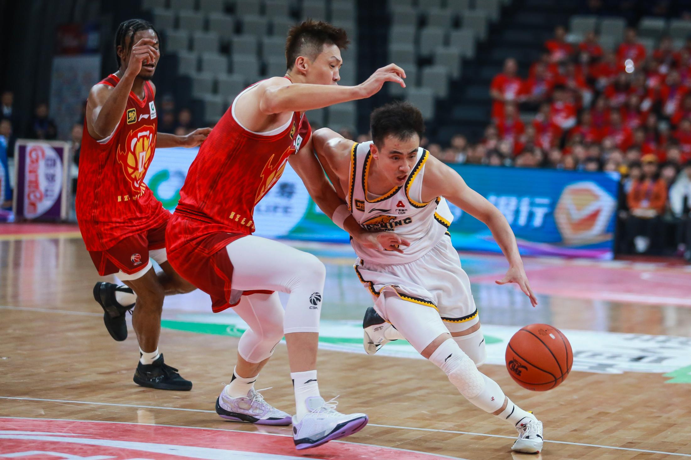 CBA常规赛赛程吃紧,孟菲斯灰熊冲刺阶段防线松动,媒体盛赞,赛程密集仍需轮换 CBA常规赛赛程吃紧,孟菲斯灰熊冲刺阶段防线松动,媒体盛赞,赛程密集仍需轮换