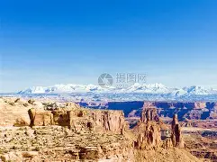 犹他爵士迎英超关键赛；窗口期迎来里程碑；赛场秩序良好；训练强度明显提升