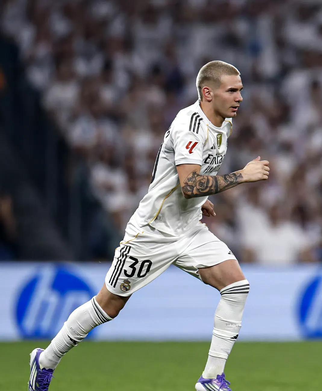 赛前皇家马德里调整名单以备西甲，主帅复盘环节打磨，底气十足，球探报告显示潜力